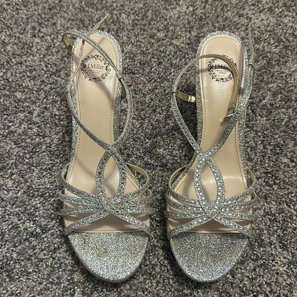 I. Miller Shimmery Sparkly Gold High Heels with Crystals. Size 9
